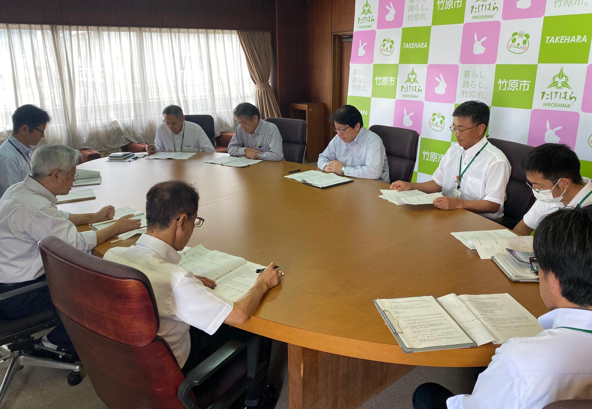 230825決算審査意見書提出及び講評会_02