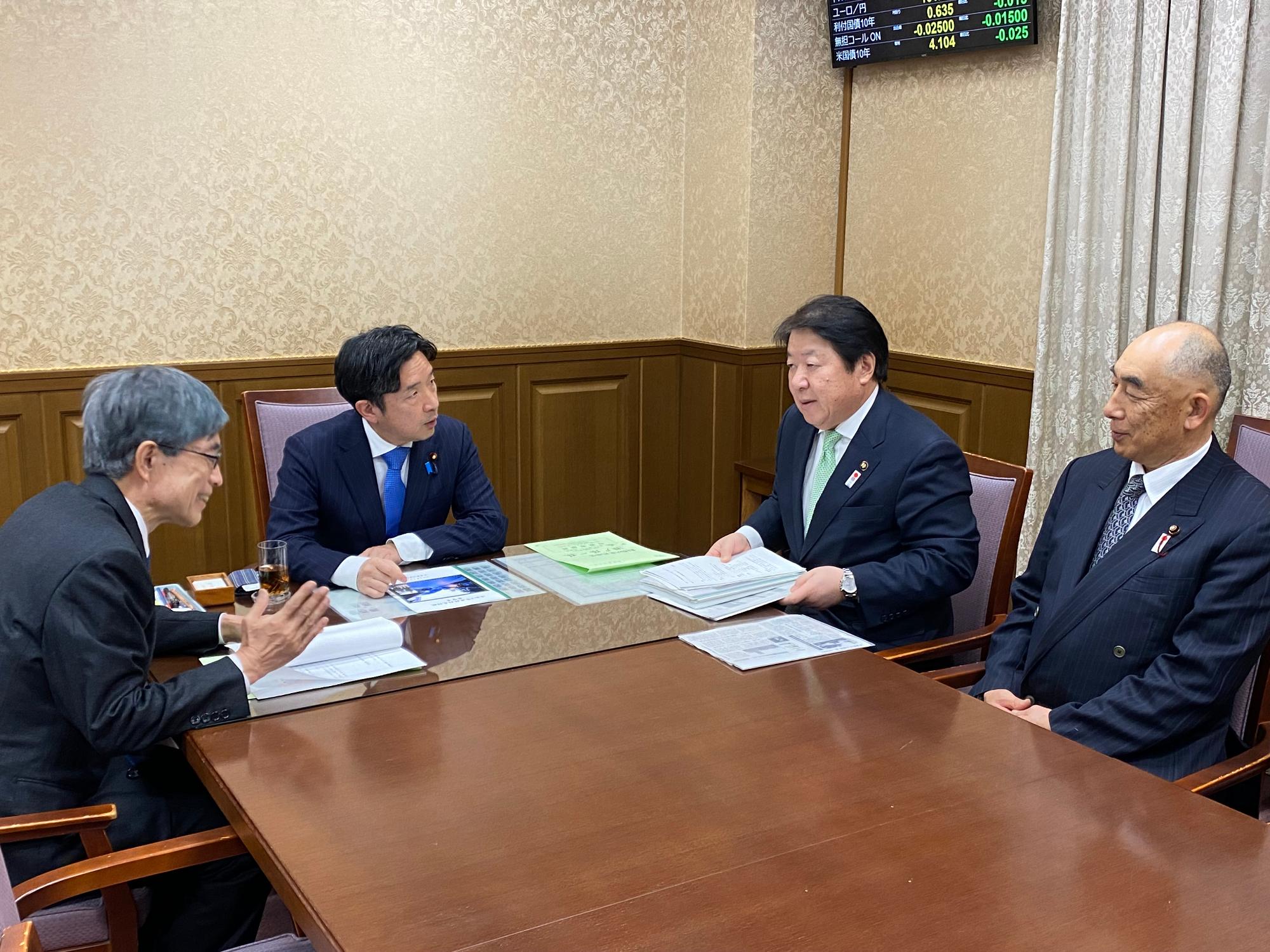 240123_財務省瀬戸隆一財務大臣政務官