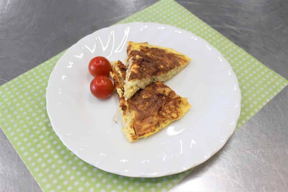もやしと納豆のチーズオムレツ