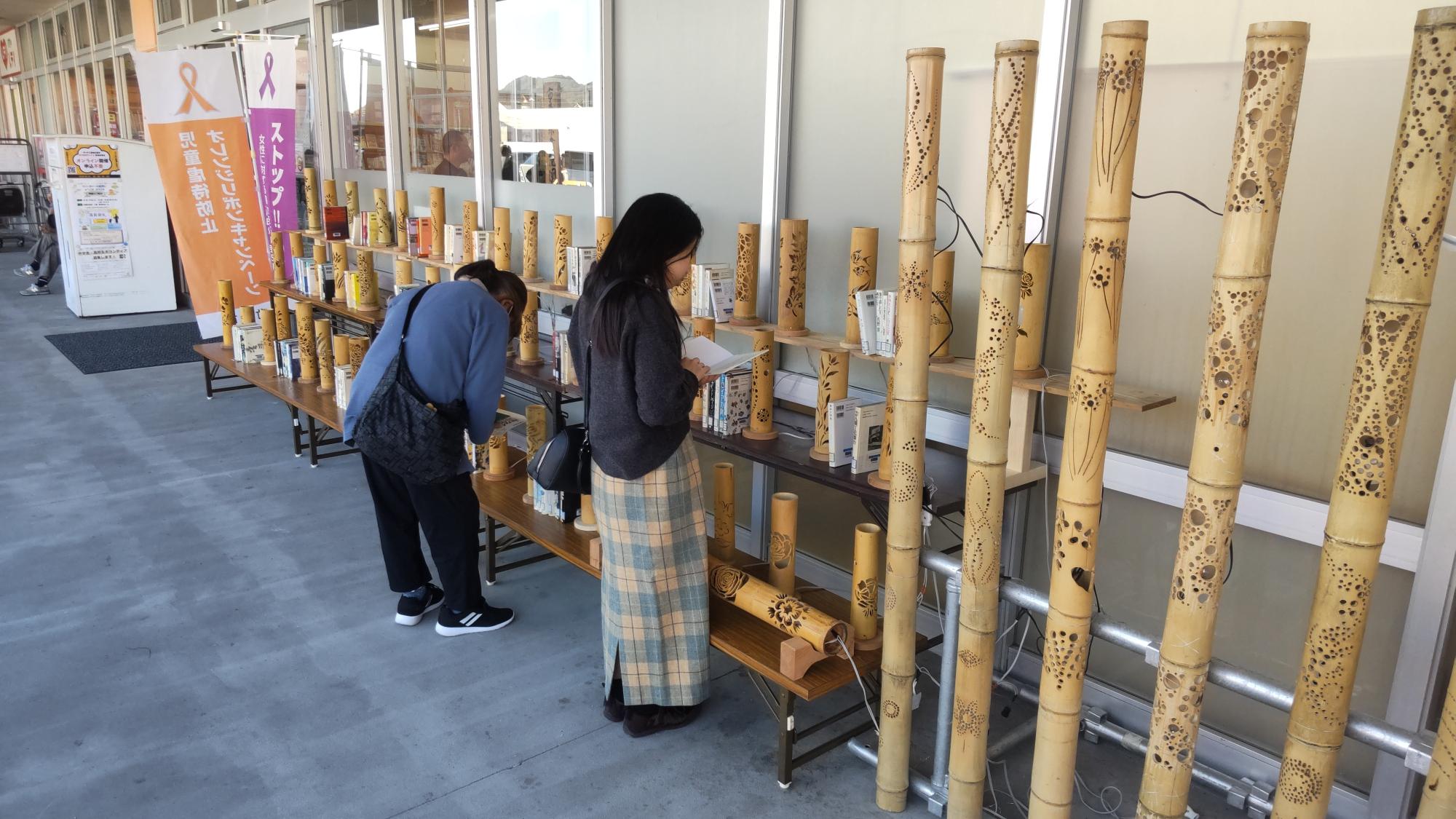 HaReNiWa　あそぶっく　写真2（竹灯りとリサイクル本のセッション）